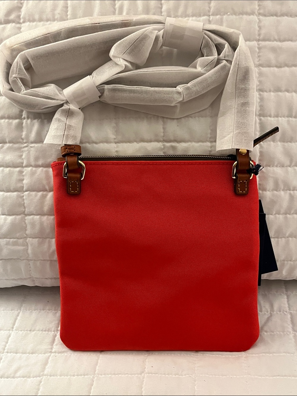 NWT Dooney & Bourke Red Canvas Triple-Zip Crossbody Bag w/Leather Accents - Picture 4 of 6